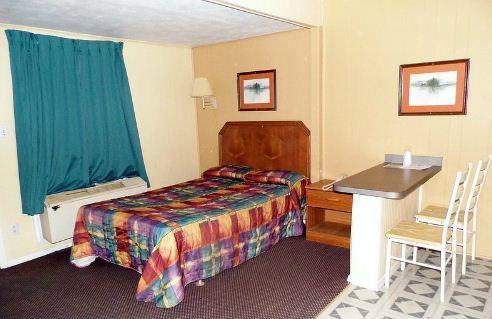 Interstate Motel Wills Point Room photo